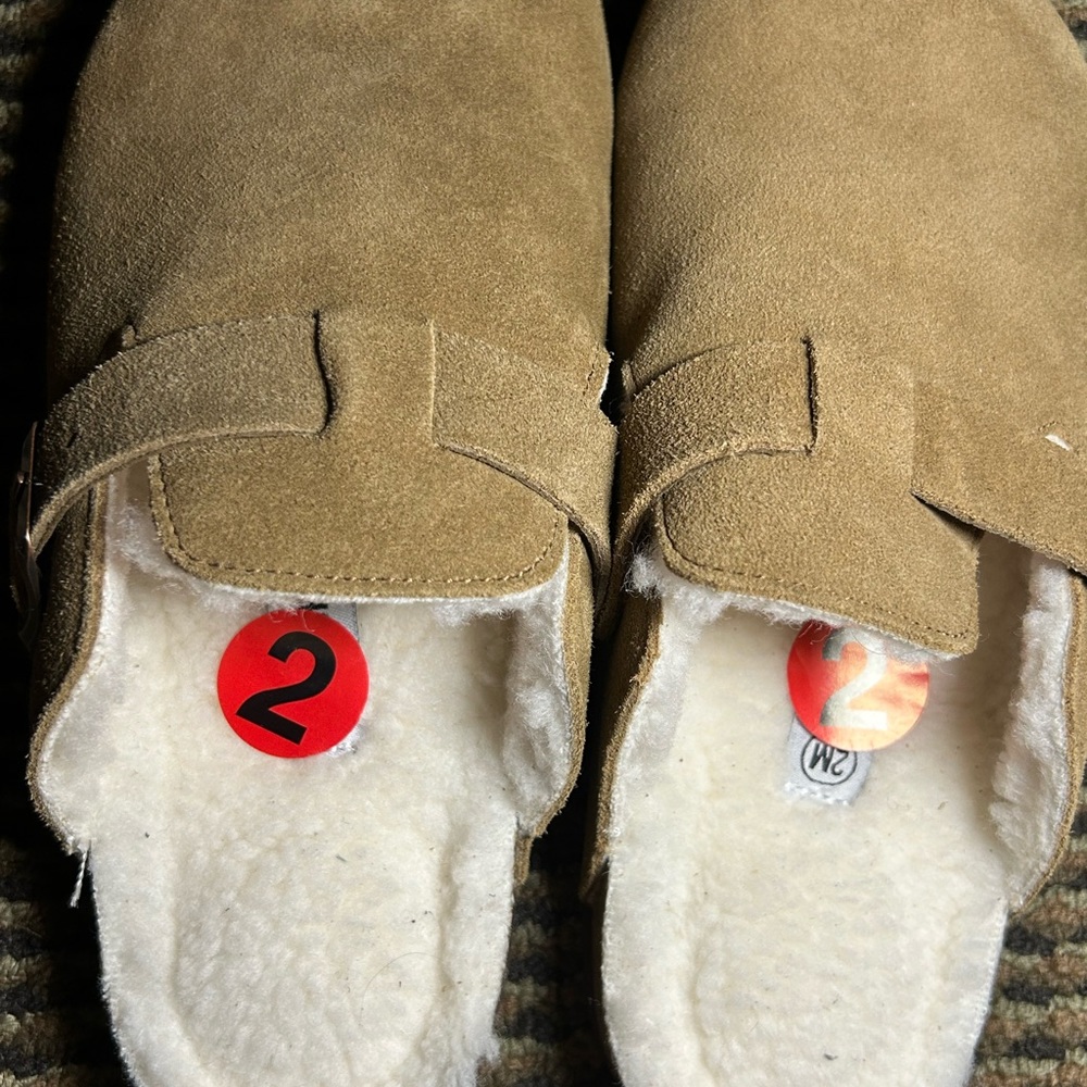 New girls clogs